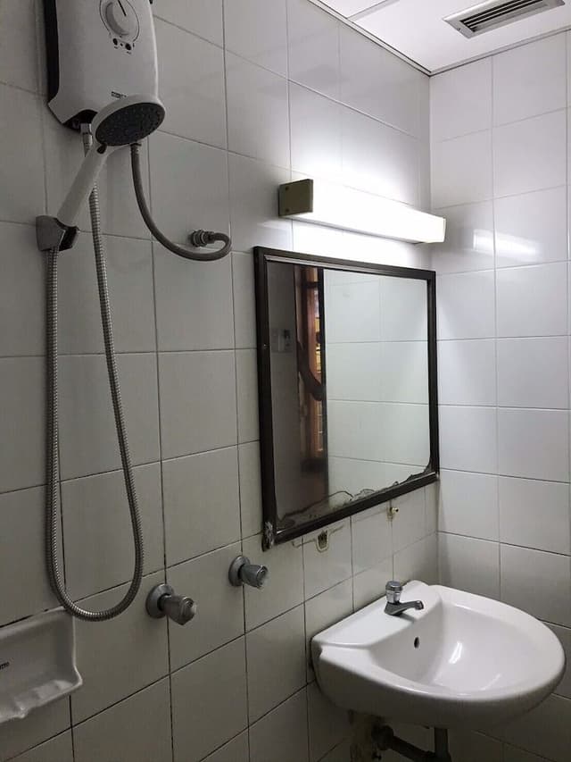 Economy Room