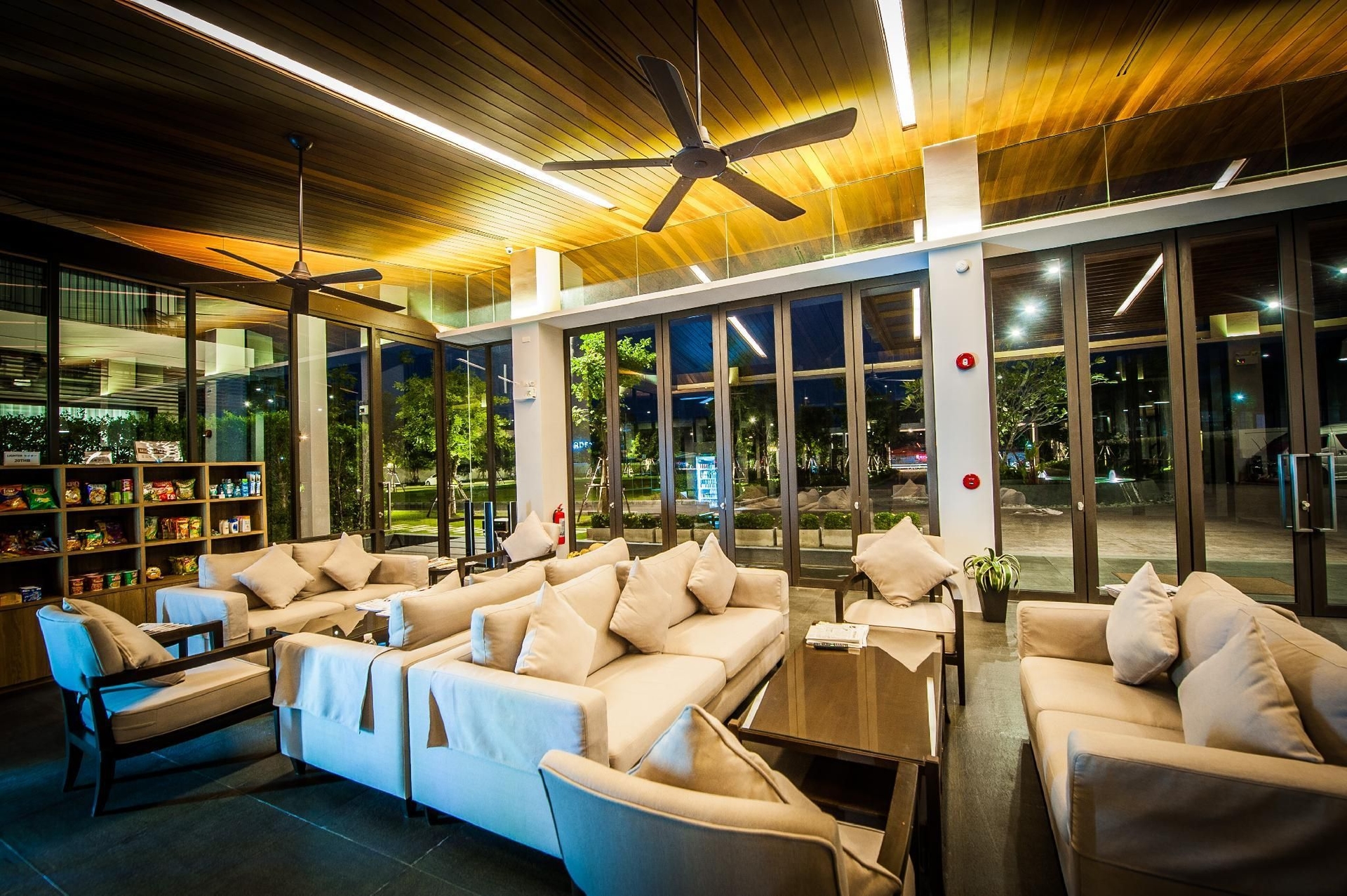 เบอร์กันดี เรสซิเดนซ์ 304 (Burgundy Residence 304)1