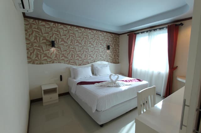 Second Floor Queen Room