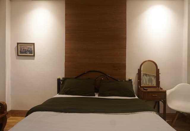 1 Queen Bed No Smoking