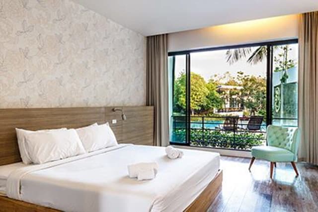 Building Terrace Pool View - Ground floor