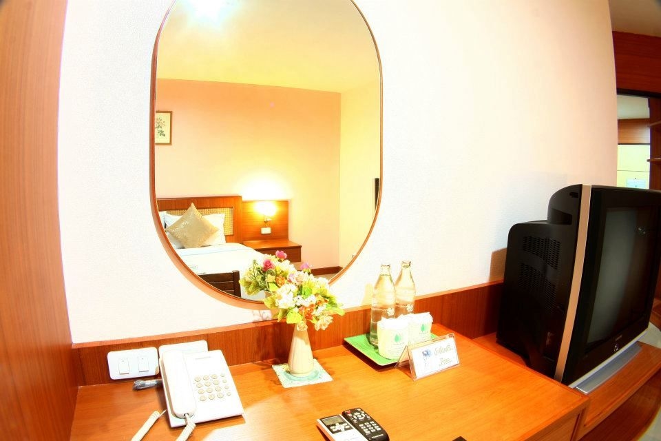 โรงแรม เดอะกรีนปาร์ค แกรนด์ (The Greenpark Grand Hotel)1