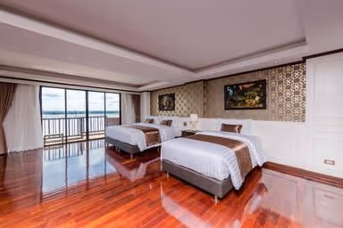 Premier Corner Room