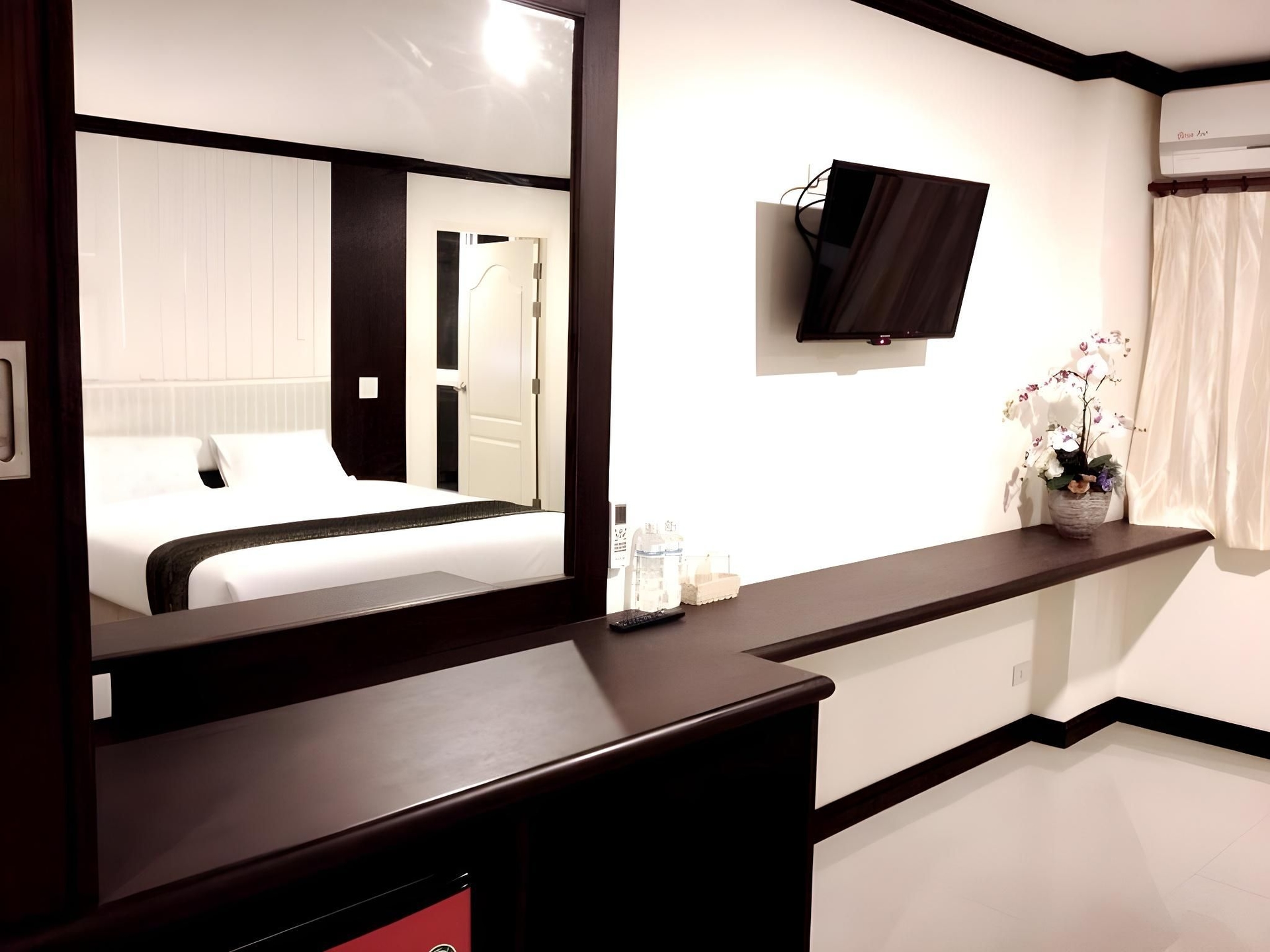 เดอะ แคปิตอล โฮเทล (The Capital Hotel)3