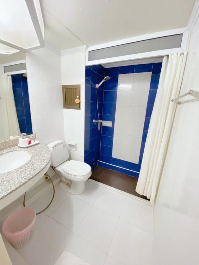 Classic Wing Room