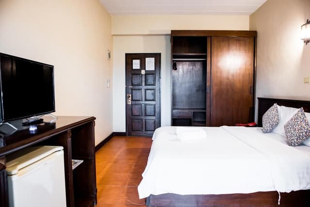 Deluxe King Bed