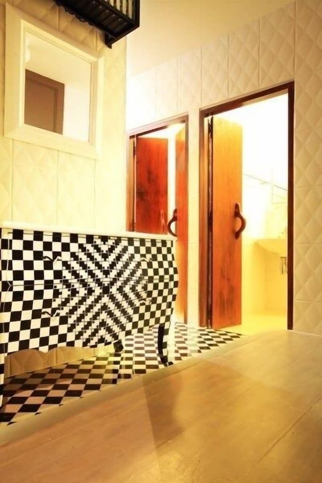Vintage Room with Shared Bathroom