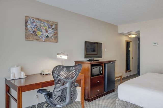 Accessible, 1 King Bed Room