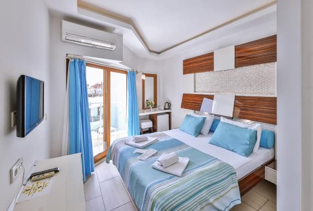 Deluxe Double Room with Side Sea View