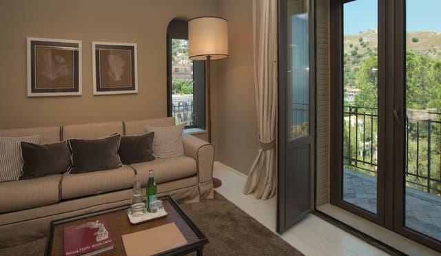 Design Suite, Sea View