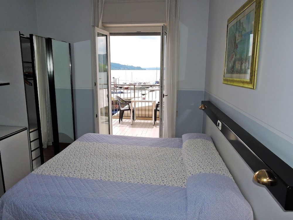 Hotel Capri0