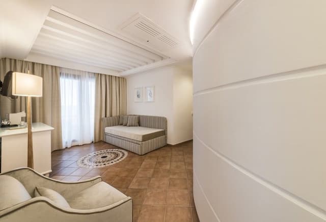 Suite, Sea View