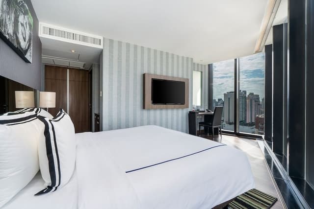 Panorama Skyline King Room