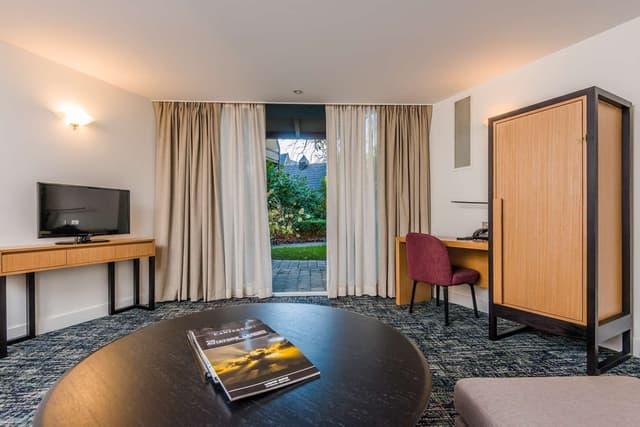 KING ONE BEDROOM SUITE