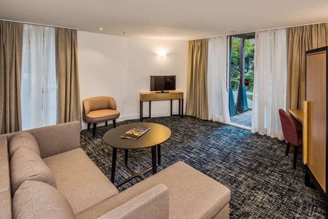 KING ONE BEDROOM SUITE