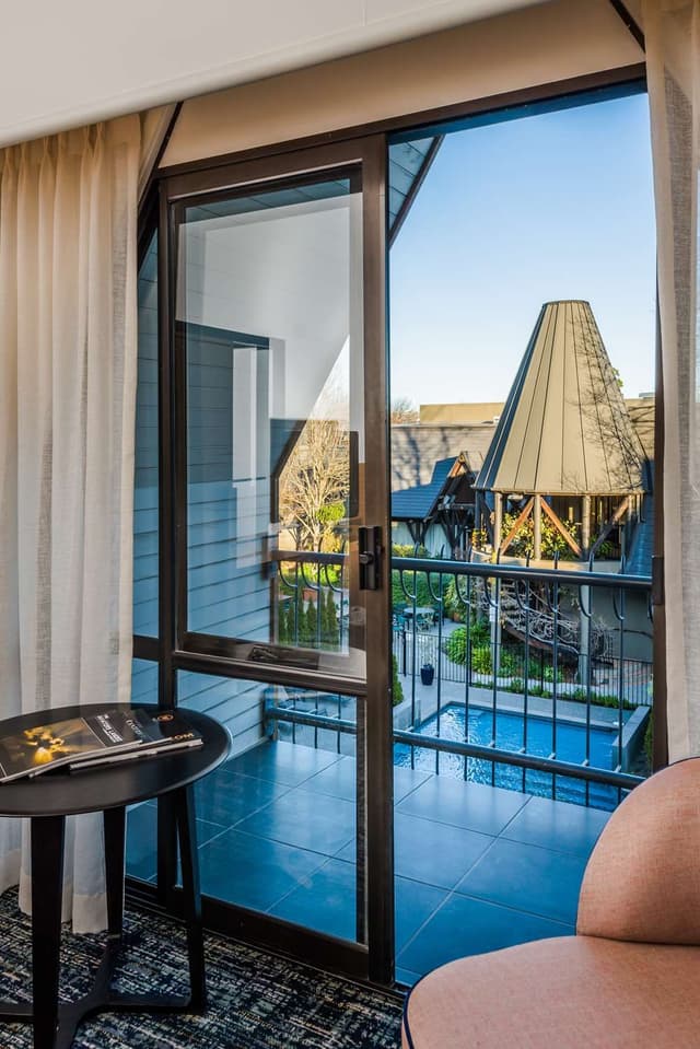 DELUXE BALCONY TWIN ROOM