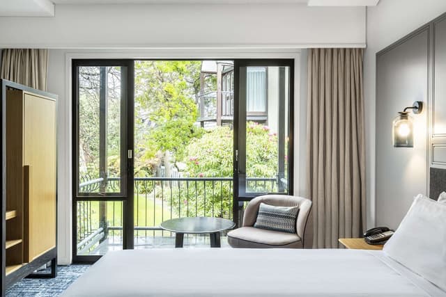 DELUXE BALCONY TWIN ROOM