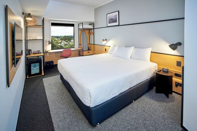 Superior Room, 1 King Bed (Riverside)
