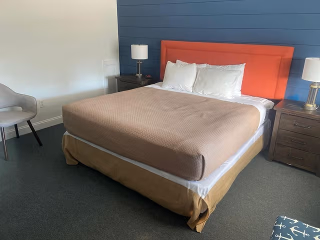 Standard Room, 1 King Bed