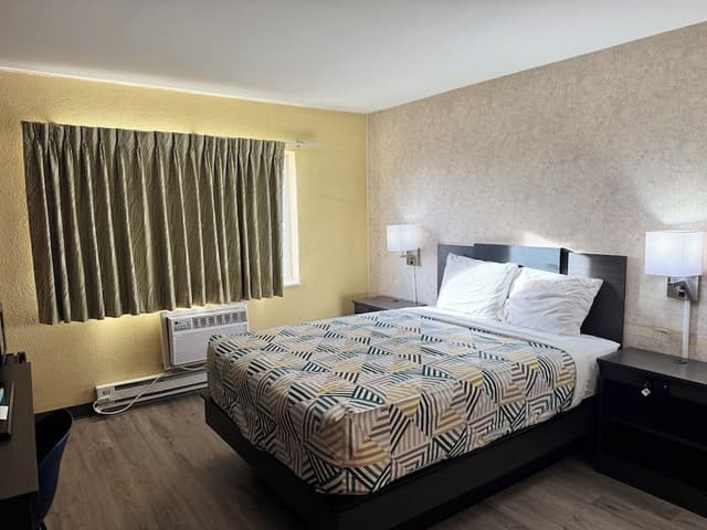 Standard Room, 1 Queen Bed, Non Smoking