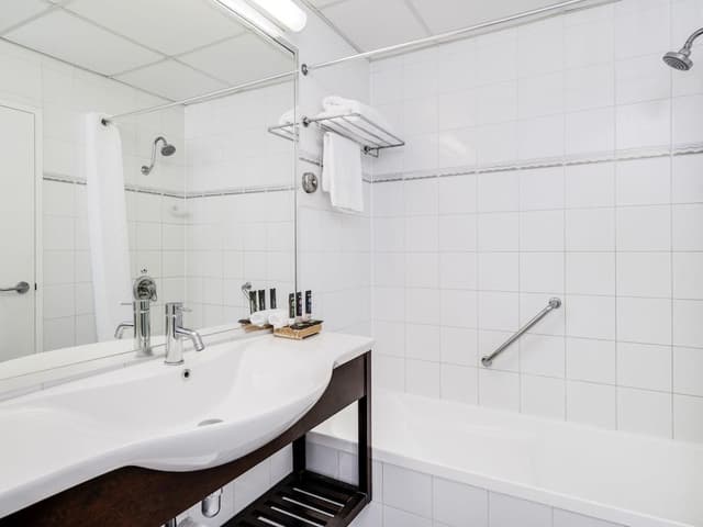 Room, 1 King Bed, City View