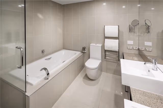 ONE BEDROOM KING APARTMENT PLUS