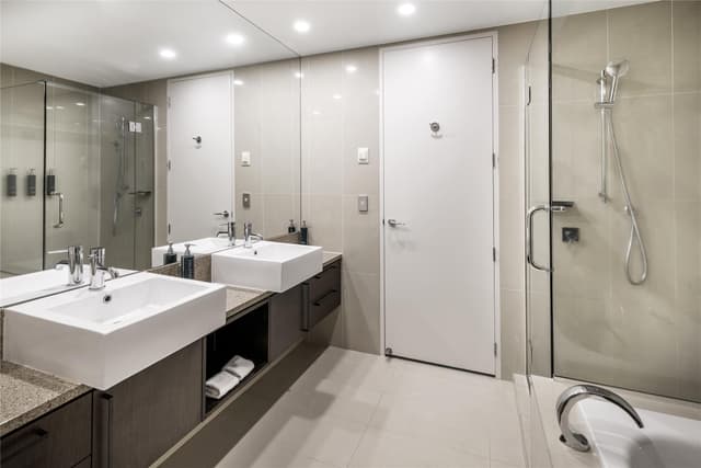 ONE BEDROOM KING APARTMENT PLUS