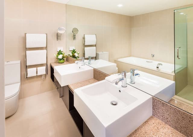 ONE BEDROOM KING APARTMENT