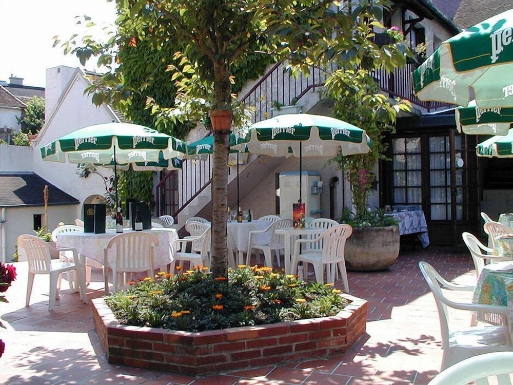 Hotel Restaurant De Seignelay1