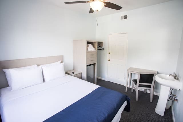 Superior Room, 1 Queen Bed, Non Smoking, Private Bathroom