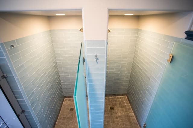 Twin Room, 2 Twin Beds, Shared Bathroom