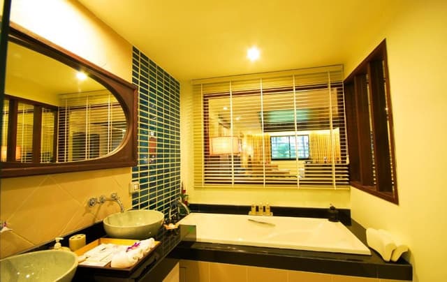Deluxe Suite with Jacuzzi