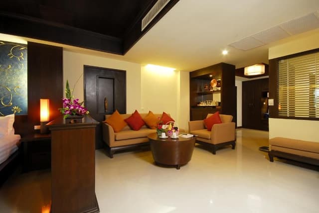Deluxe Suite with Jacuzzi