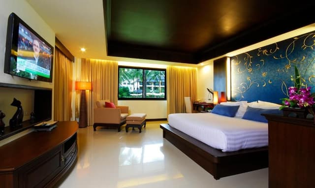 Deluxe Suite with Jacuzzi