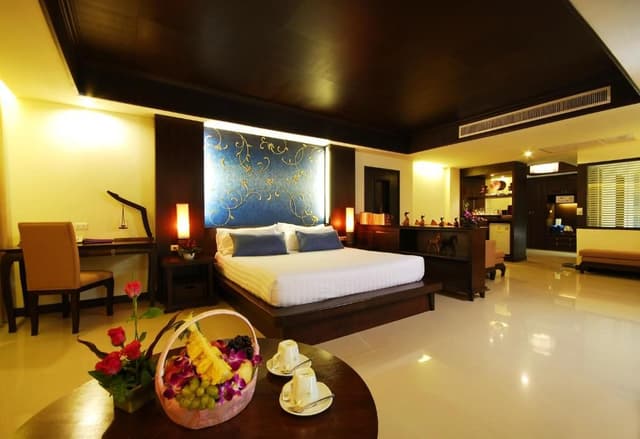 Deluxe Suite with Jacuzzi