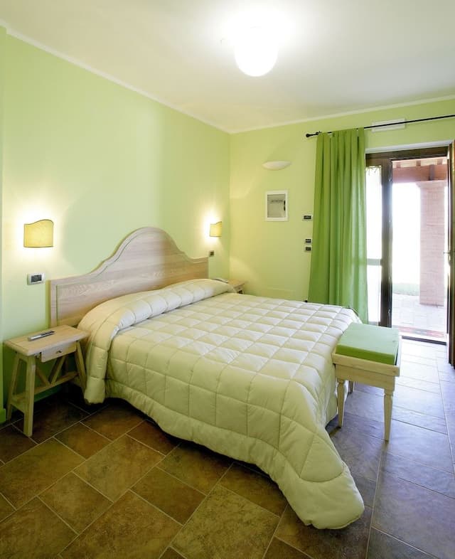 Standard Double Room, Garden View
