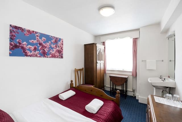 Double room with shared bathroom