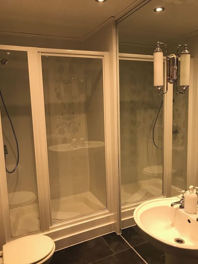 Double Room, Shared Bathroom (Room 3)