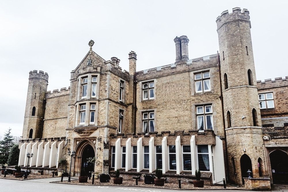 Cave Castle Hotel & Country Club1
