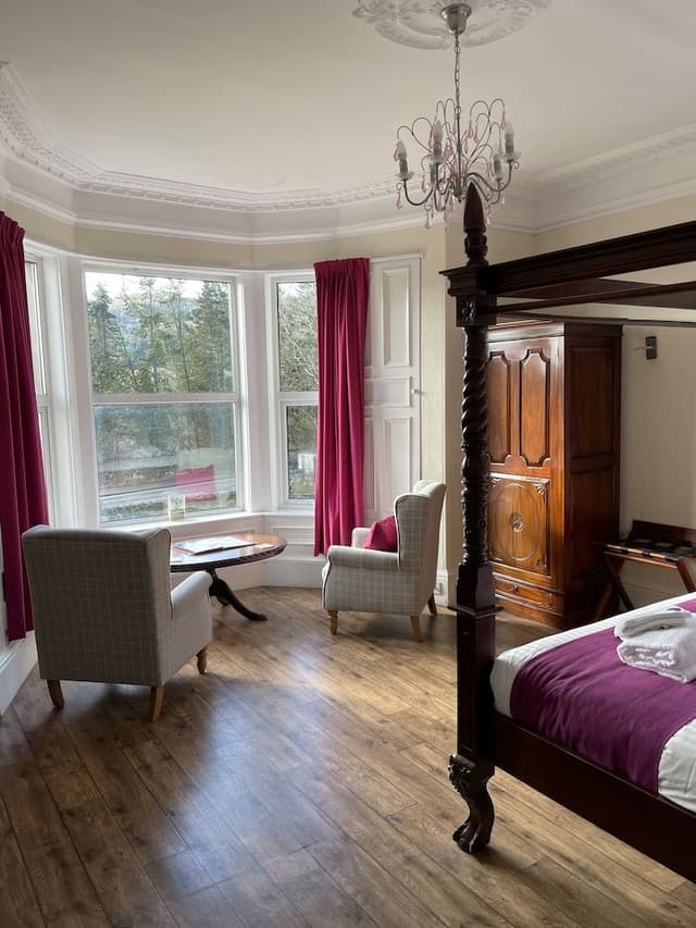 Four Poster Room