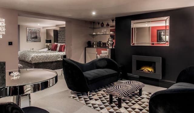 Hemsley Junior Suite