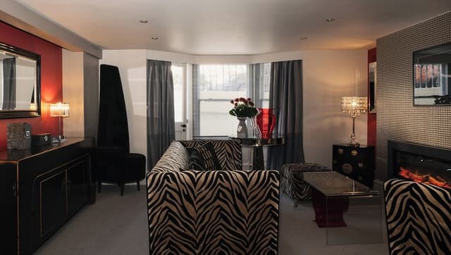 Hemsley Junior Suite