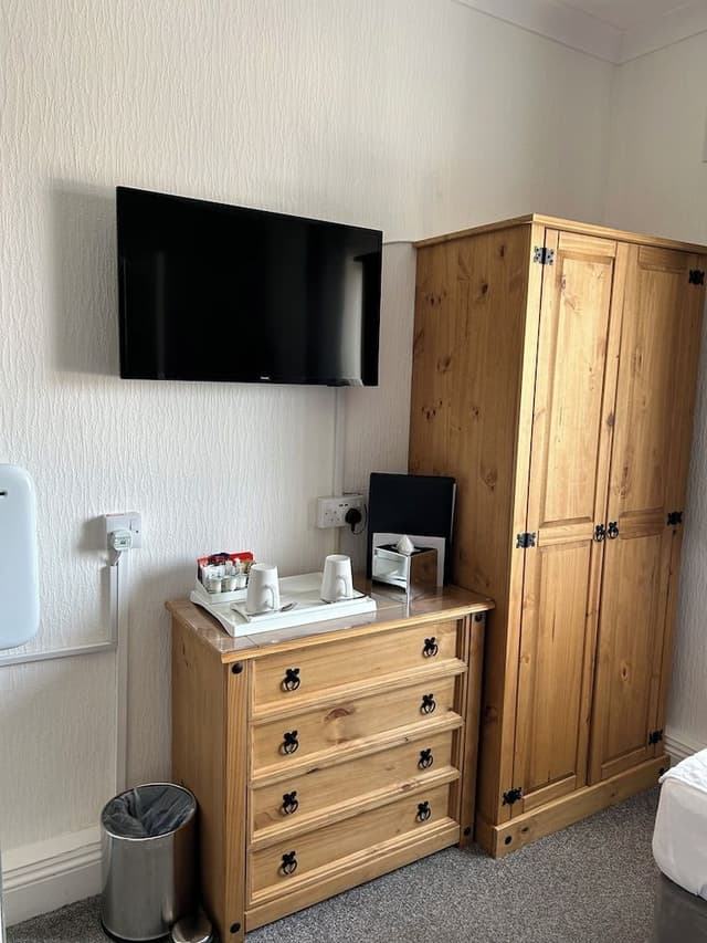 Twin Room, Ensuite (small)