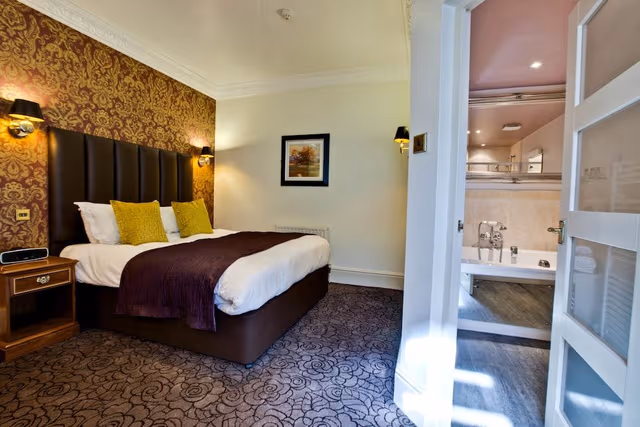 Suite, No Windows (Internal, Roof Lantern wind)