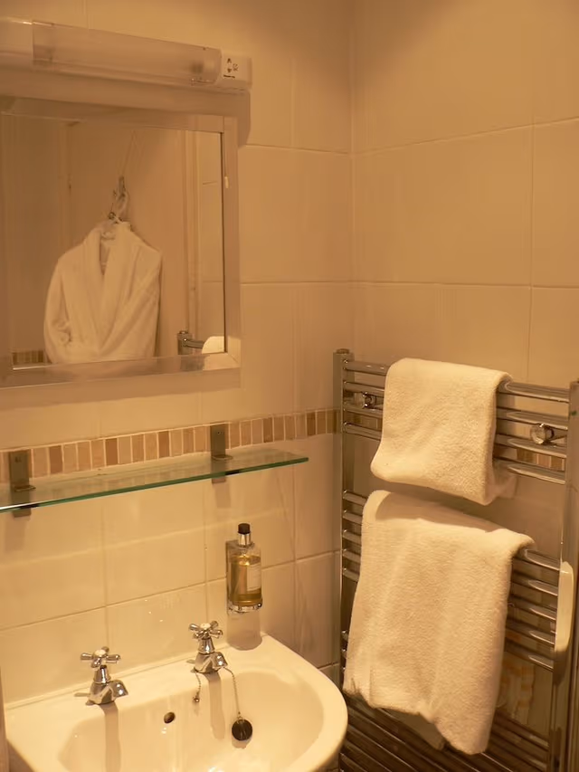 Double Room (Room 5)