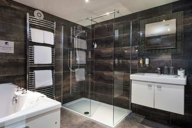 Retreat Suite with Stunning Spa Bathroom