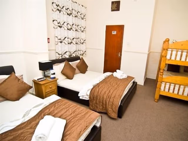 Suite, Ensuite (6 Persons)