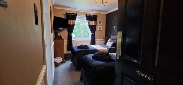 Room (B - Standard Twin Room (Tiree))
