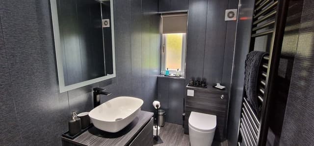 Room (B - Standard Twin Room (Tiree))