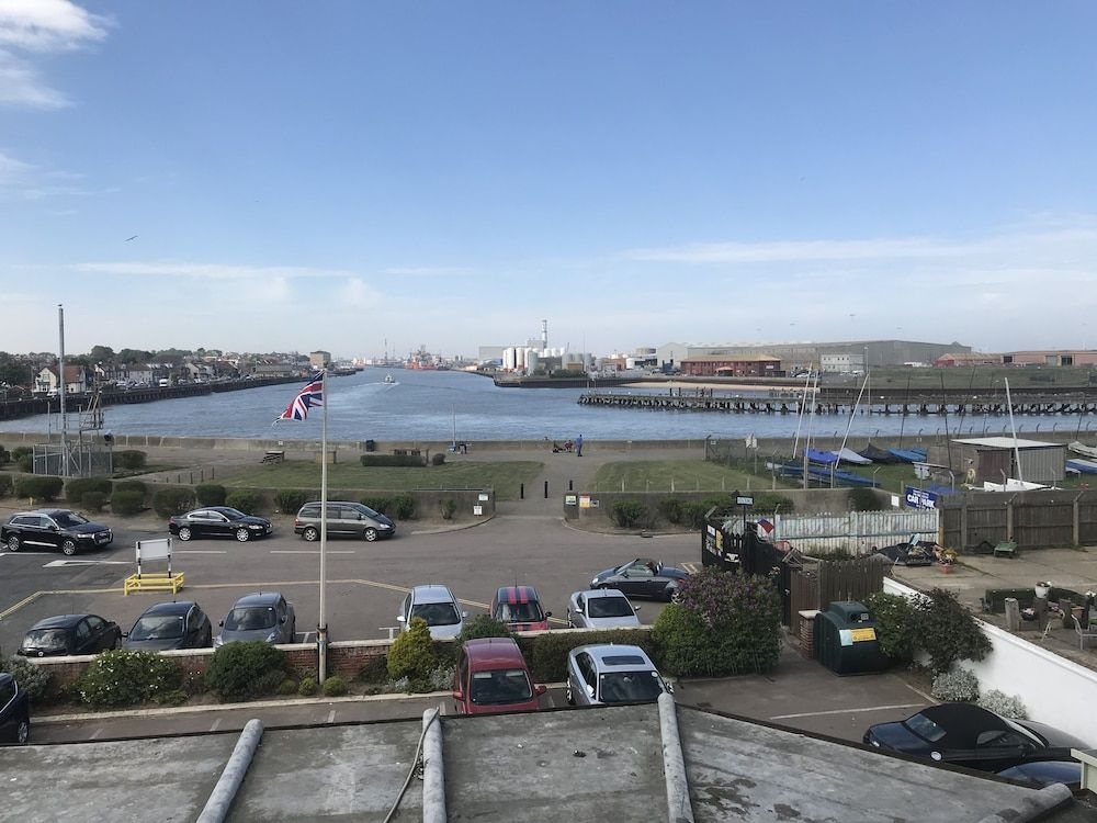 Pier Hotel0